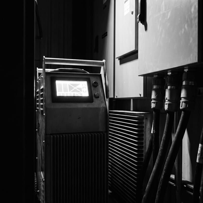 Load bank connected to a distribution board with heavy test cables